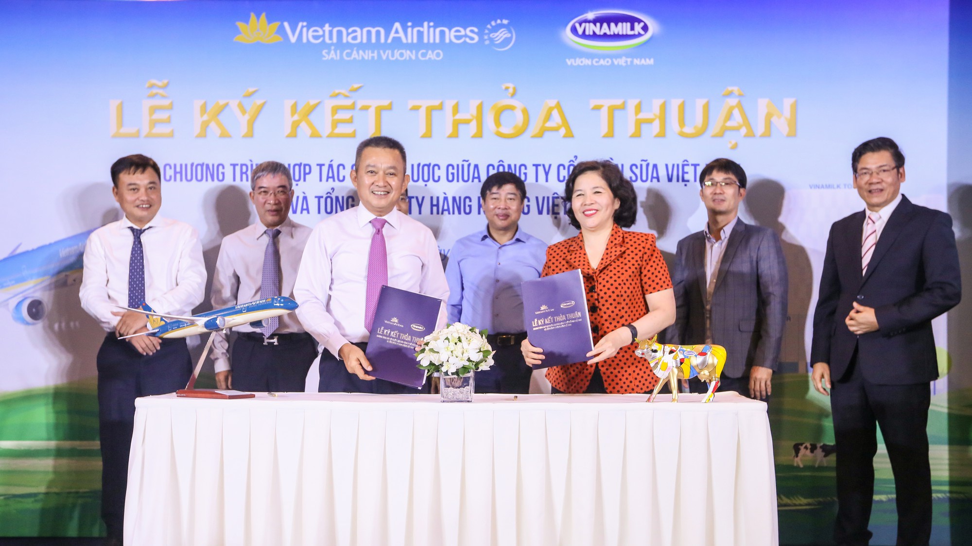 Đây được xem là bước đi quan trọng trong việc tận dụng những thế mạnh dẫn đầu thị trường của hai thương hiệu thực phẩm và dịch vụ hàng không.