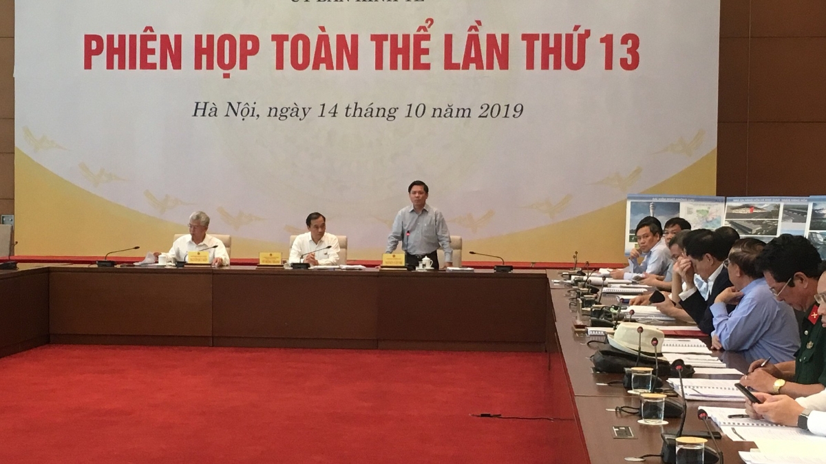Bộ trưởng Bộ Giao thông vận tải phát biểu tại phiên họp - Ảnh: Mỹ An 