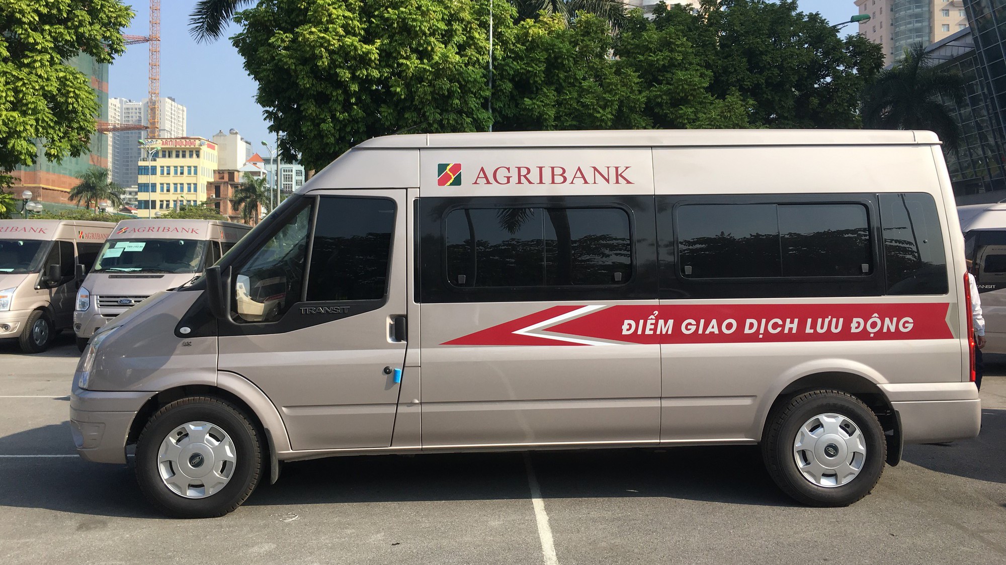 Ô tô chuyên dùng có két sắt gắn liền với các thiết bị kỹ thuật an toàn.