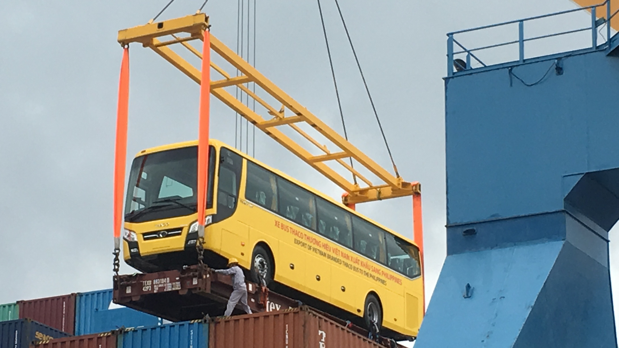 Xe bus thương hiệu Thaco lên đường sang Philippines - Ảnh: Mỹ An 