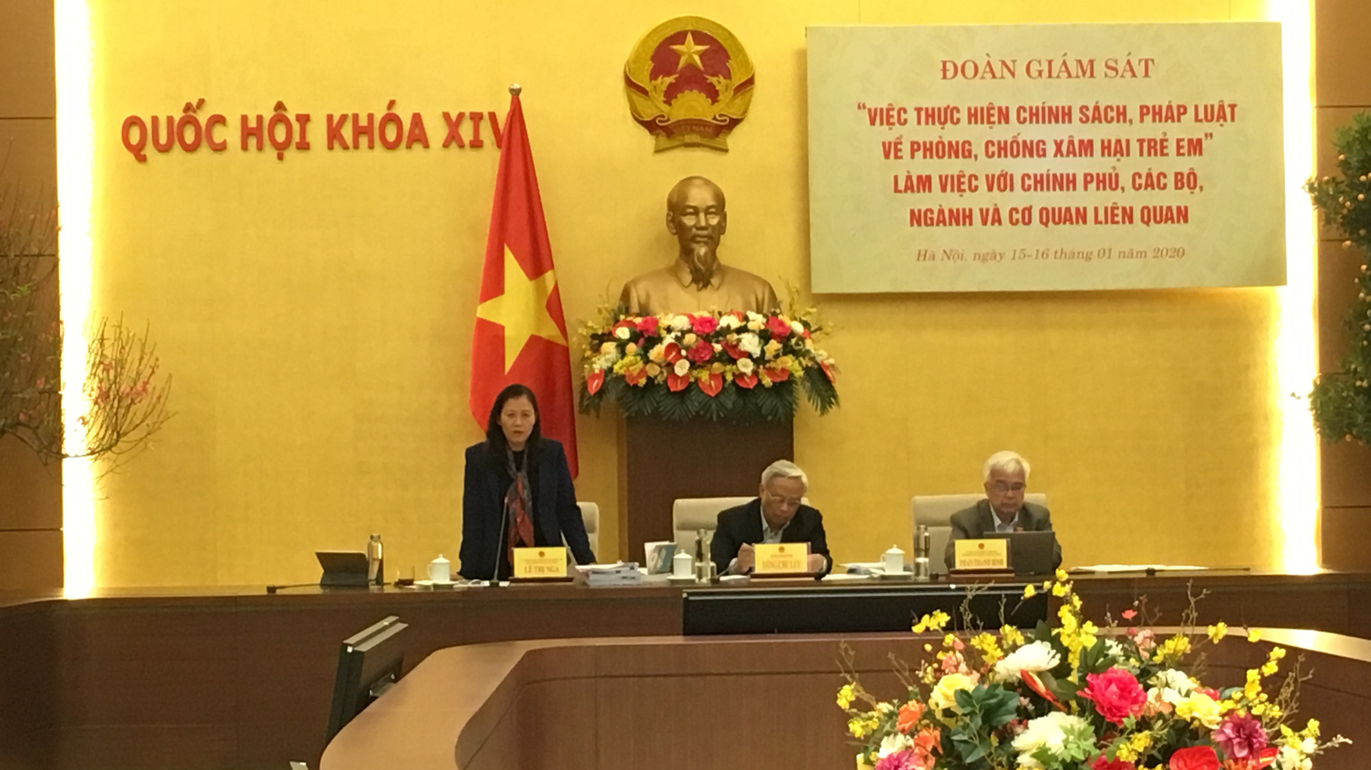 Chủ nhiệm Uỷ ban Tư pháp Lê Thị Nga đặc biệt nhấn mạnh, gia đình và nhà trường vốn được xem là môi trường an toàn nhất với trẻ em song vừa qua tình trạng trẻ em bị xâm hại trong môi trường này đáng báo động.