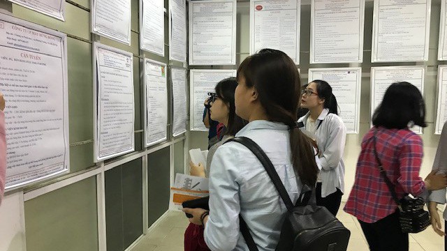 Rất nhiều lao động tìm được việc làm qua sàn giao dịch việc làm.