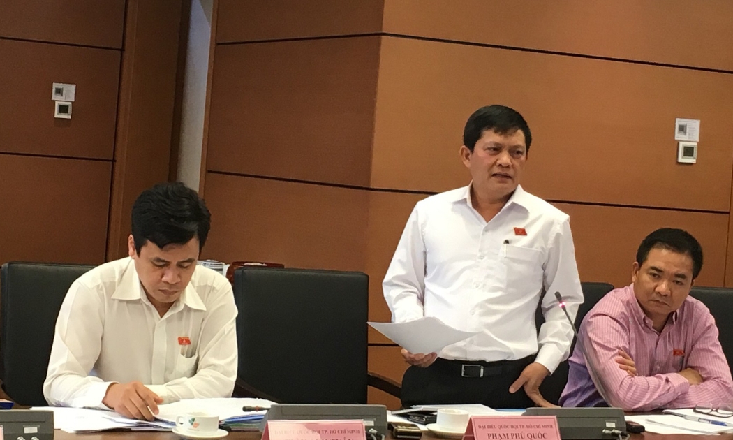 Đại biểu Phạm Phú Quốc phát biểu tại tổ Tp.HCM.