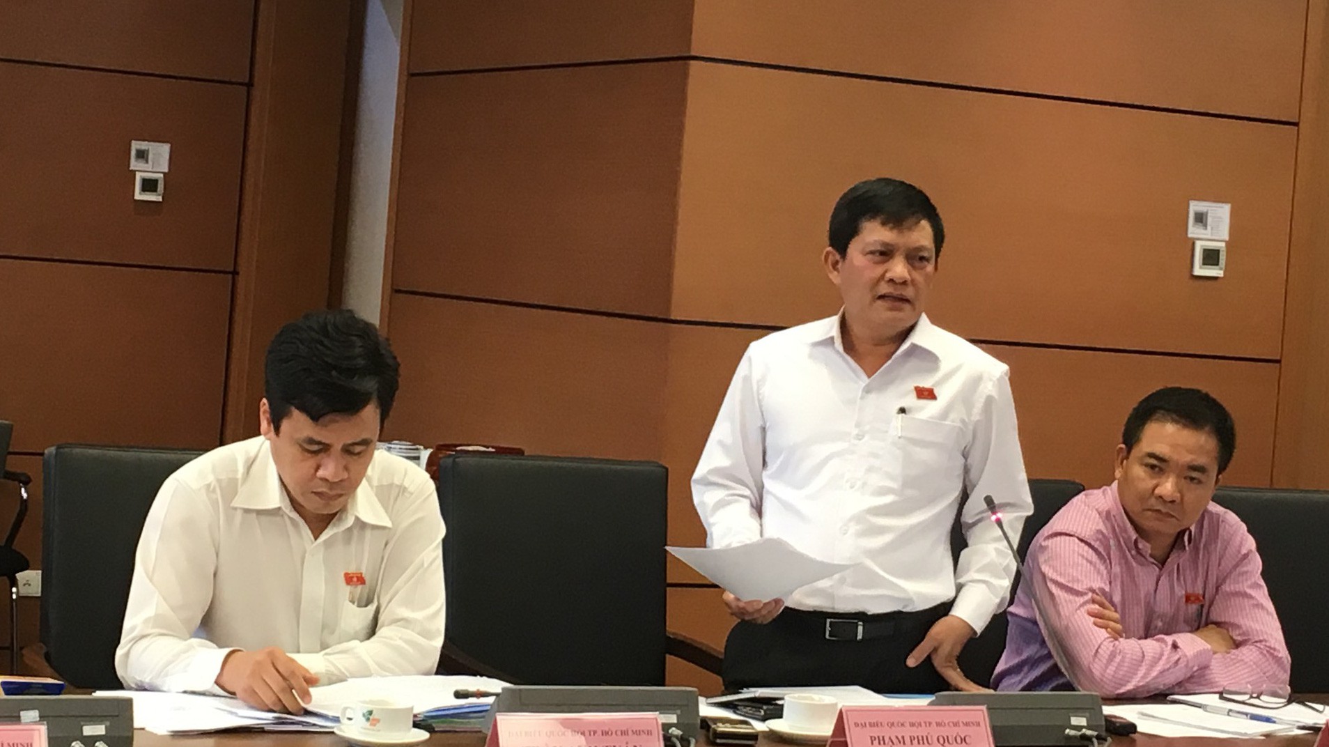 Đại biểu Phạm Phú Quốc phát biểu tại tổ Tp.HCM.