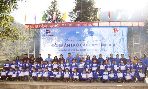 Bảo hiểm VietinBank trao gần 600 phần quà cho học sinh vùng cao Lào Cai