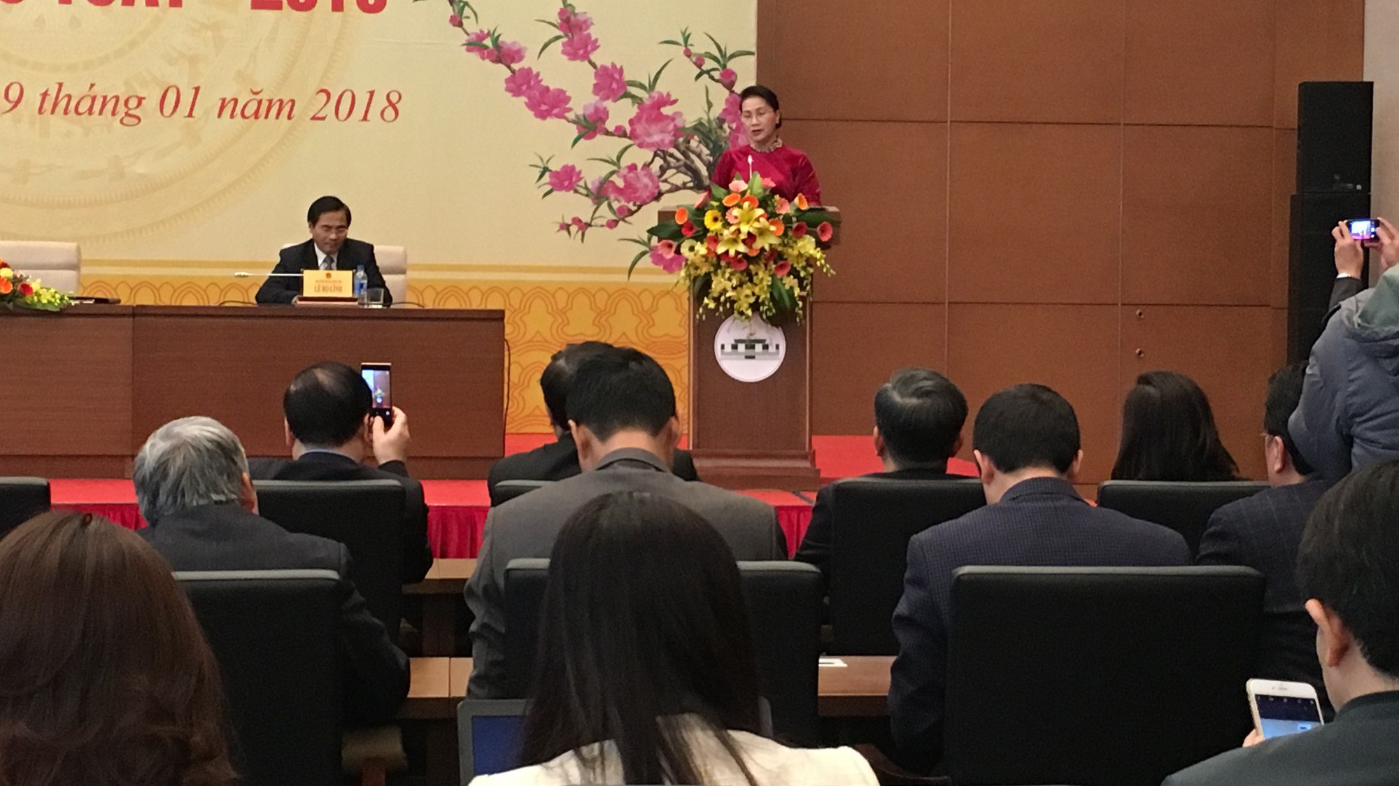 Chủ tịch Quốc hội phát biểu tại cuộc gặp báo chí.