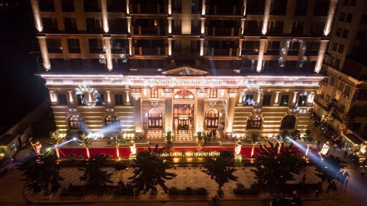D’. Palais Louis với những căn hộ dát vàng, mới đây khi chính thức mở cửa khánh thành vào cuối tháng 10/2017 sau gần 1 thập kỷ thi công.