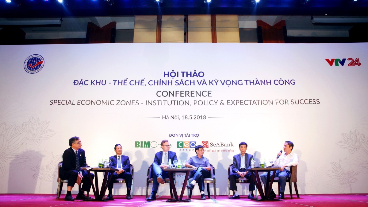 Tham dự hội thảo các chuyên gia và nhà đầu tư đã thảo luận và làm rõ hơn về việc triển khai thực hiện Luật Đặc khu của 3 đơn vị hành chính kinh tế ở 3 miền.