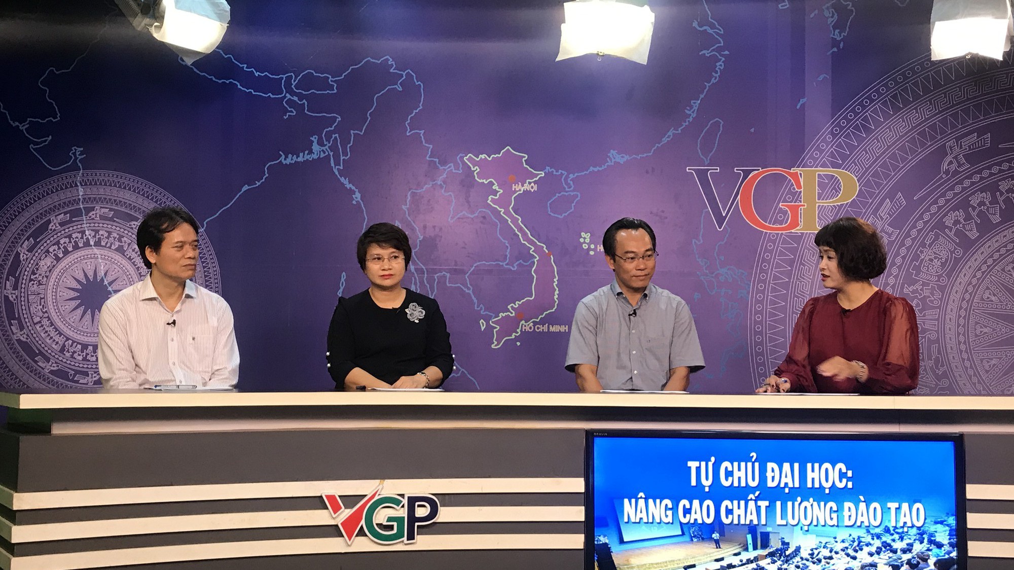 Các đại biểu tham dự tọa đàm. Ảnh - N.Dương