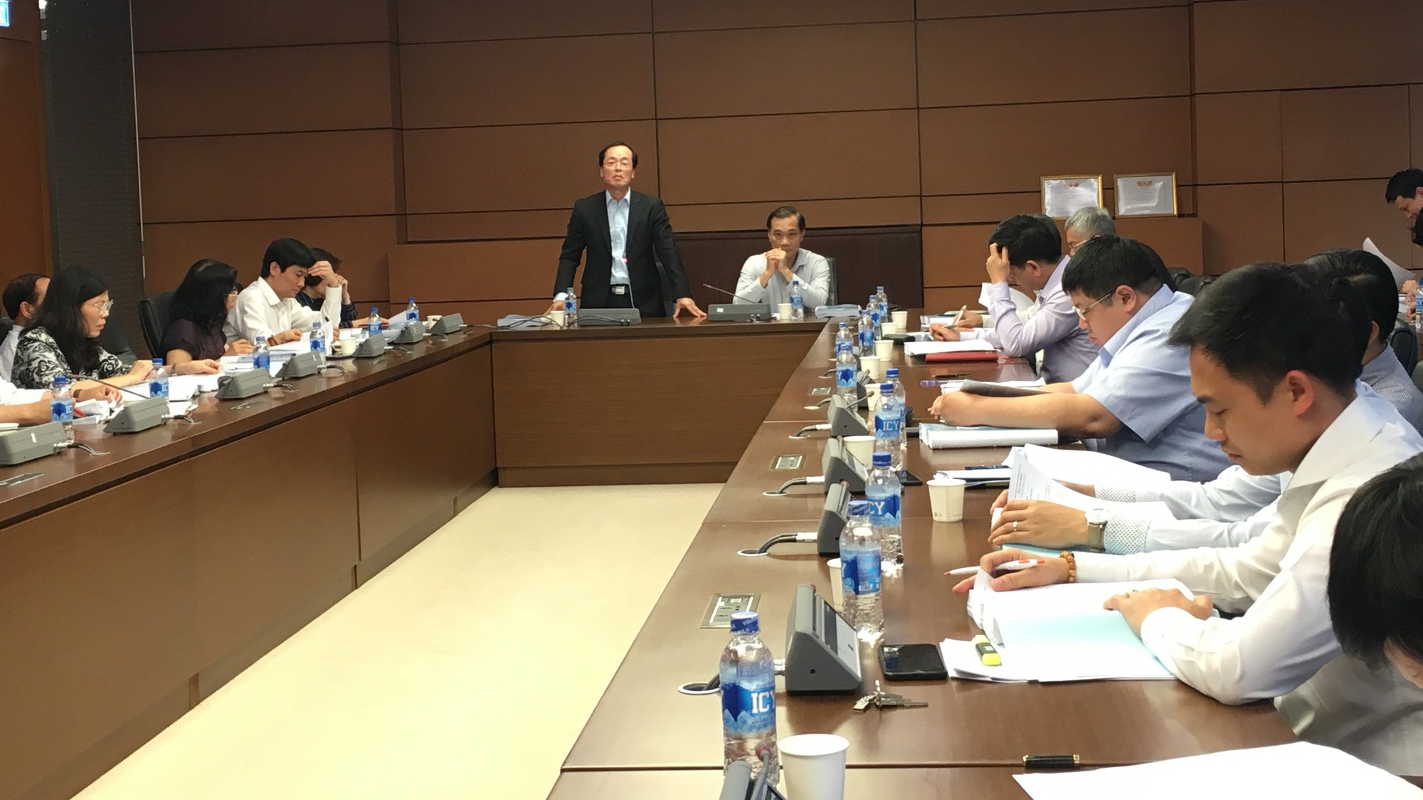 Bộ trưởng Bộ Xây dựng Phạm Hồng Hà phát biểu tại phiên thẩm tra.