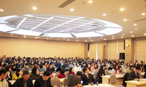 Ở một hội nghị “doanh nghiệp đông quá sức tưởng tượng”
