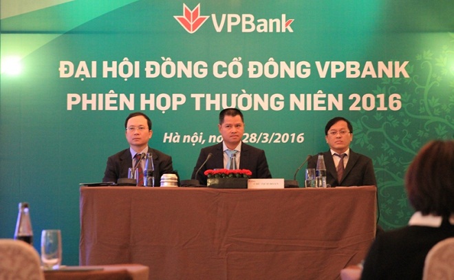 Năm 2015, VPBank lần đầu cán mốc lợi nhuận trước thuế ở mức 3.000 tỷ 
đồng. Sau khi trừ thuế, lãi ròng của ngân hàng đạt gần 1.600 tỷ đồng.