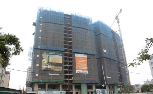 Sau hơn hai năm kể từ ngày khởi công, dự án D’. Le Pont D’ or - Hoàng Cầu chuẩn bị cất nóc vào giữa tháng 1/2016 và dự kiến được bàn giao vào quý 2/2016.