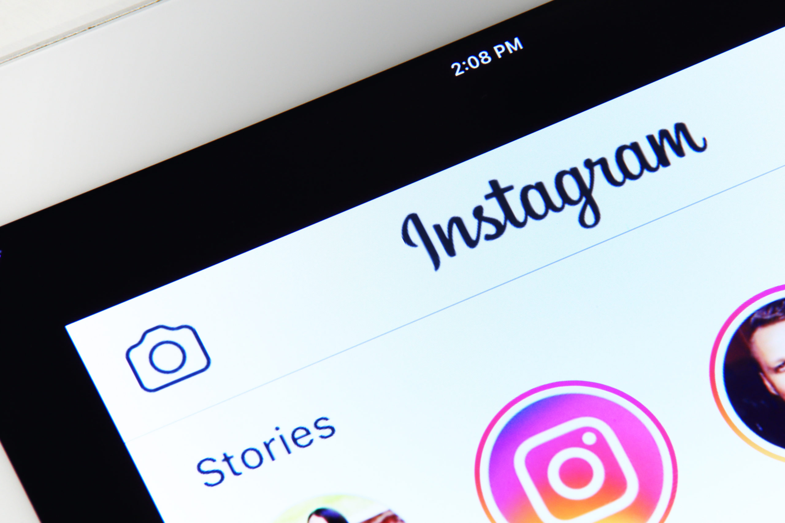 Instagram Stories l&agrave; t&iacute;nh năng sao ch&eacute;p từ Snapchat nhưng mang lại th&agrave;nh c&ocirc;ng lớn - Ảnh: TechCrunch