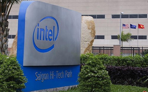 Tại Việt Nam, Intel đang có hai công ty khác nhau là Intel Products đặt tại Khu công nghệ cao quận 9, Tp.HCM chuyên lắp ráp và sản xuất chipset và Intel Việt Nam hoạt động trong lĩnh vực kinh doanh.