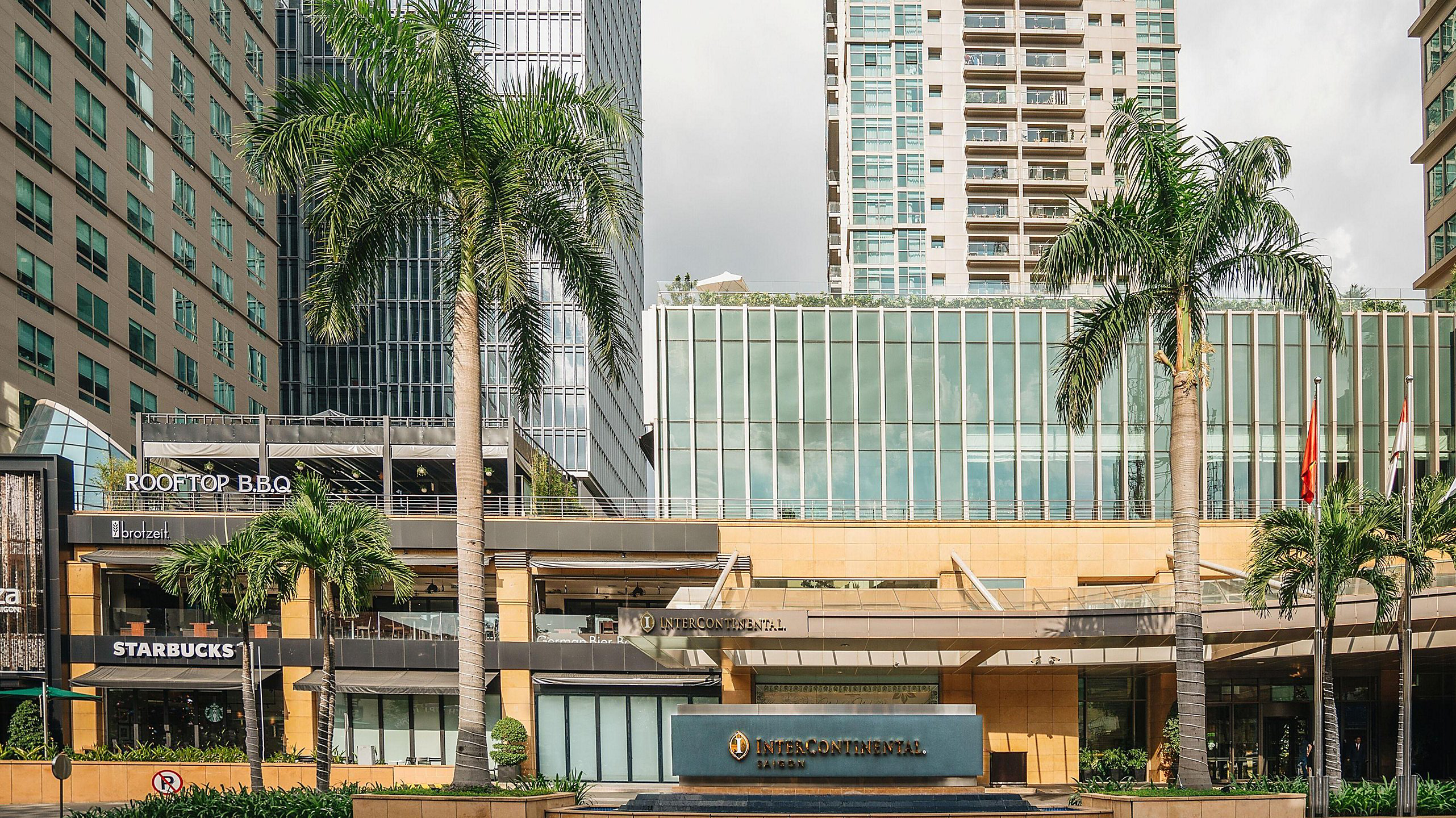 Khách sạn InterContinental tại Tp.HCM, một trong mười ba khách sạn, resort trực thuộc Tập đoàn IHG tại Việt Nam.