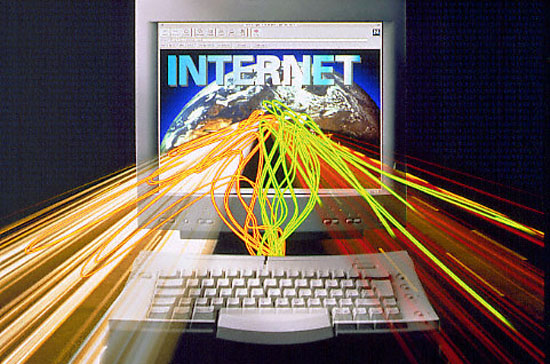 Số người biết dùng Internet vẫn còn ít ỏi.