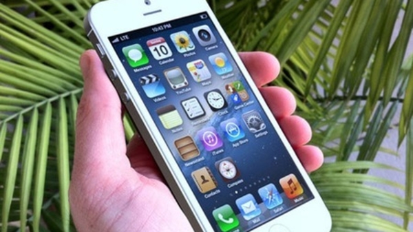Nên mua iPhone 5 xách tay hay chính hãng?