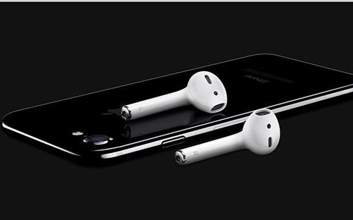 <span style="font-family: &quot;Times New Roman&quot;; font-size: 14.6667px;">iPhone 7 màu đen bóng (Jet Black) hàng xách tay có giá dự kiến cao nhất, 33 triệu đồng đối với&nbsp;</span><span style="font-family: &quot;Times New Roman&quot;; font-size: 14.6667px;">bản 128GB, bản</span><span style="font-family: &quot;Times New Roman&quot;; font-size: 14.6667px;">&nbsp;256GB giá 36 triệu, cao hơn các màu khác 5 triệu đồng.</span>