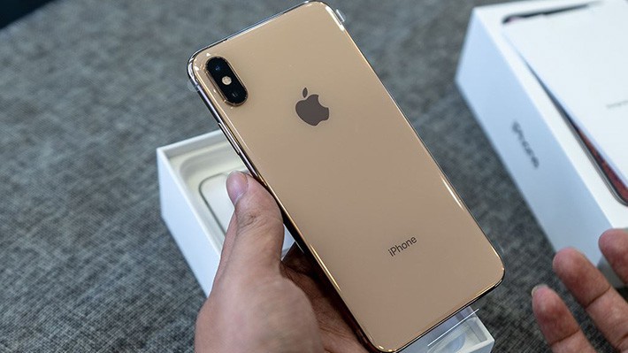 iPhone XS Max xách tay bản 256 GB đã được bán với giá 68 triệu và bản 512 có giá là 79 triệu đồng - Ảnh: Nghe Nhìn.