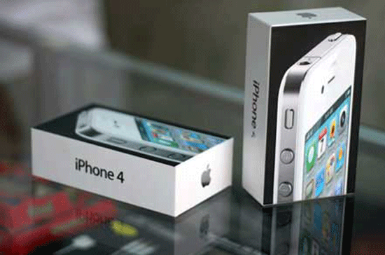 Lô hàng iPhone 4 trắng đầu tiên VinaPhone nhập về khoảng 1.000 chiếc, bao gồm cả loại 16 GB và 32 GB. 