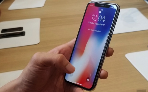 iPhone X, sản phẩm smartphone được xem là "cú nhảy lớn" mới nhất của Apple.