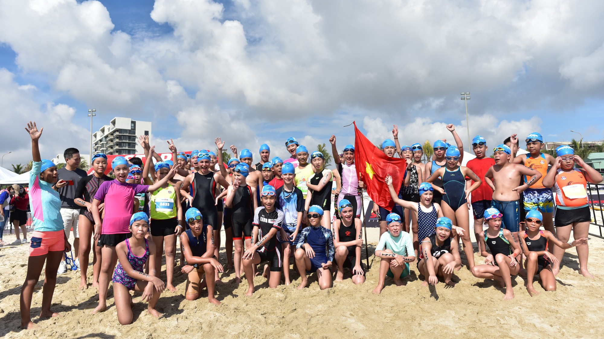 RonKids Việt Nam, tiếp nối thành công ở mùa giải trước, sẽ có hai cự ly thi đấu Aquathlon (bơi - chạy) và Triathlon (bơi - đạp - chạy) dành cho những thí sinh nhí từ 5 đến 14 tuổi với các cự ly phù hợp cho từng nhóm tuổi.