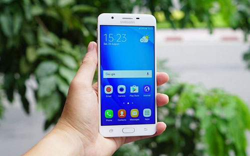 Galaxy J7 là chiếc smartphone "mang tiền" về nhiều nhất cho Thế Giới Di Động trong tháng 2/2017.