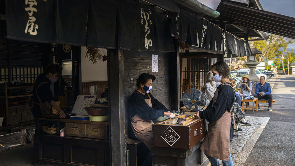 Cửa hàng bán bánh mochi nướng Ichiwa hoạt động từ năm 1000 - Ảnh: NYTimes