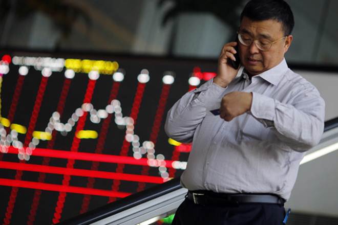 Trên thị trường Nhật, chỉ số Nikkei 225 giảm 1.322 điểm tương đương 8,12%, xuống 14.919,50 điểm -&nbsp;Ảnh: Reuters.