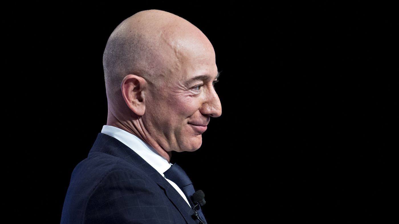 Jeff Bezos, người sáng lập, CEO của Amazon - Ảnh: CNN.