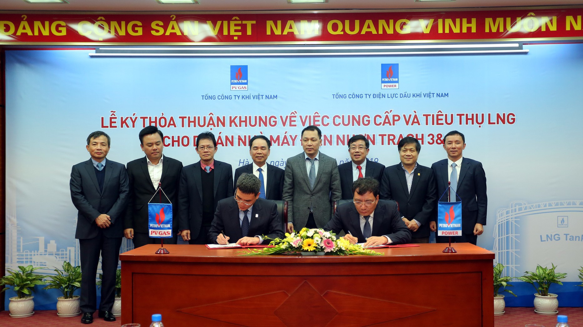 Lễ ký kết thỏa thuận khung về việc cung cấp và tiêu thụ LNG cho nhà máy điện Nhơn Trạch 3 và 4.