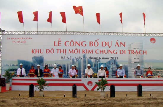 Lãnh đạo các bộ, ngành và chủ đầu tư ấn nút chính thức khởi động dự án.