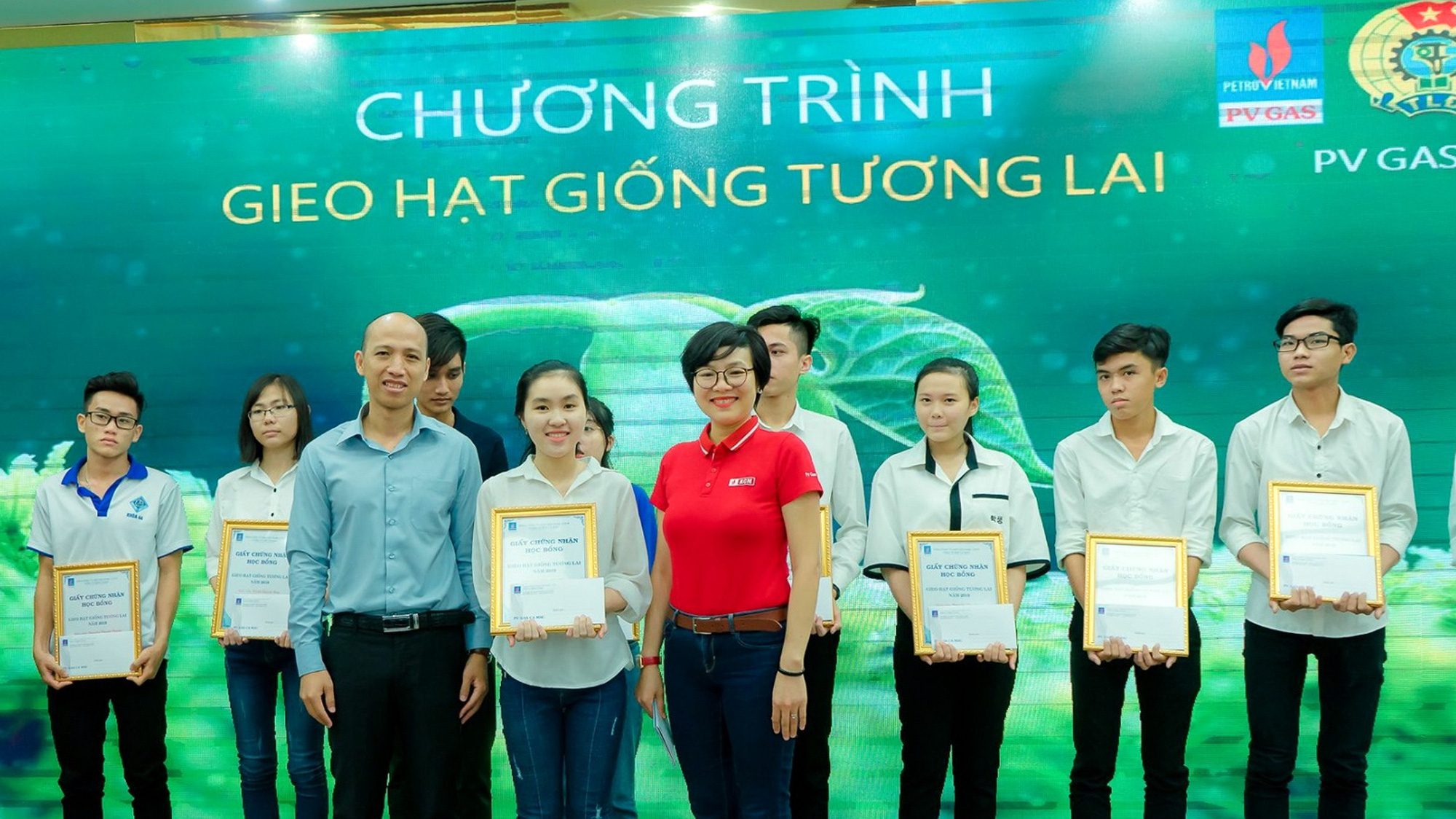 Học bổng góp phần kịp thời hỗ trợ về mặt tài chính, tạo động lực và giúp các em yên tâm hơn để hoàn thành tốt hơn nữa công việc học tập của mình.