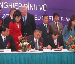 Lễ công bố bản quy hoạch chi tiết Khu công nghiệp Đình Vũ - Ảnh: Q.N.