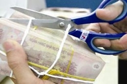 Ngoài hình thức khiển trách, cảnh cáo, hạ bậc lương, hạ ngạch, tới đây, công chức bị kết luận là không trung thực trong kê khai tài sản, thu nhập còn có thể bị giáng chức, cách chức.