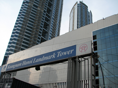 Mức phí mà đơn vị quản lý tòa nhà Keangnam yêu cầu cư dân phải nộp cao hơn gần 5 lần so với mức trần do UBND Hà Nội quy định.