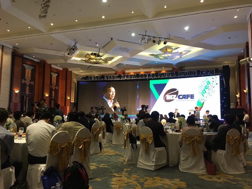 <div style="font-family: 'Times New Roman'; font-size: 15px;"><span style="font-size: 11pt;">Không đoàn chủ tịch, không cổ cồn, cravat, không đọc báo cáo mà chia sẻ thông tin, kinh nghiệm một cách giản dị nhất, đó là Cà phê doanh nhân.</span></div>