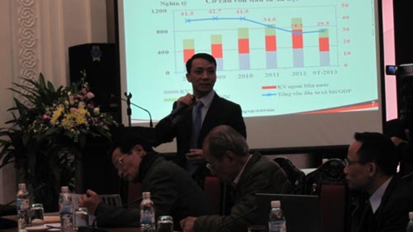 Kinh tế Việt Nam: “Cầm cự chờ nguồn lực mới”