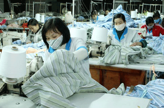Doanh nghiệp sử dụng nhiều lao động trong lĩnh vực dệt may tiếp tục được đề nghị giảm thuế.