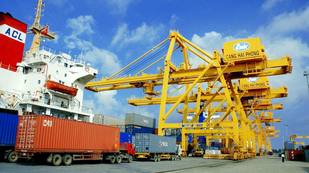 Bộ Công Thương được giao chỉ tiêu kế hoạch năm 2018 như: Tốc độ tăng kim ngạch xuất khẩu 8 - 10%, tỷ lệ nhập siêu so với tổng kim ngạch xuất khẩu dưới 3%. 