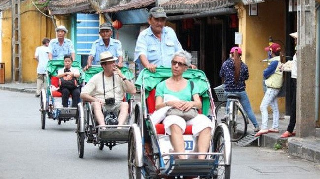 Du lịch Việt Nam lập kỳ tích đón gần 13 triệu khách quốc tế năm 2017.