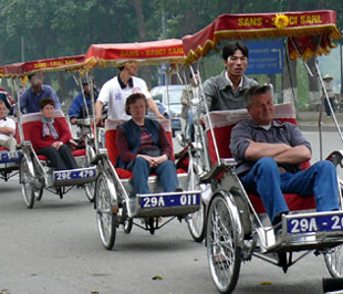 Trong tháng 2, cả nước chỉ đón được 342.913 lượt khách du lịch nước ngoài. Hai tháng đầu năm con số này là 688.755 lượt, so với cùng kỳ năm trước giảm tới 10,3%.