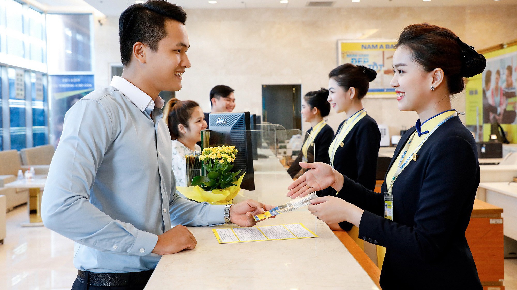 Nam A Bank tiếp tục gia tăng số lượng khách hàng cá nhân và khách hàng doanh nghiệp SMEs lên 300.000 vào cuối năm 2018.