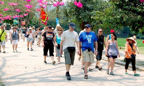 Khách quốc tế đến Việt Nam đạt kỷ lục trong tháng 10