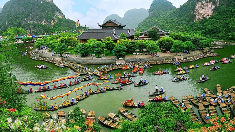 Khách quốc tế đến Việt Nam trong tháng 11/2019 ước tính đạt 1,8 triệu lượt người, tăng 11,8% so với tháng trước và tăng 39% so với cùng kỳ năm ngoái.