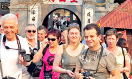 Miễn phí thị thực cho khách tới Việt Nam đến hết 2010