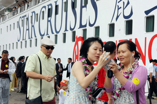 Năm 2011, ngành du lịch Việt Nam đã vượt xa mục tiêu đón 5,3 triệu lượt khách quốc tế.