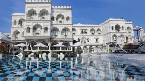 Hai bất động sản được Khaisilk đầu tư lên tới 30 triệu USD. 