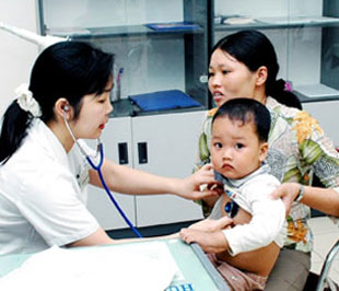 Để lương y thực sự là “từ mẫu”, ngay từ trên ghế nhà trường đội ngũ cán bộ ngành y tế phải thường xuyên được giáo dục về y đức. Ảnh minh họa